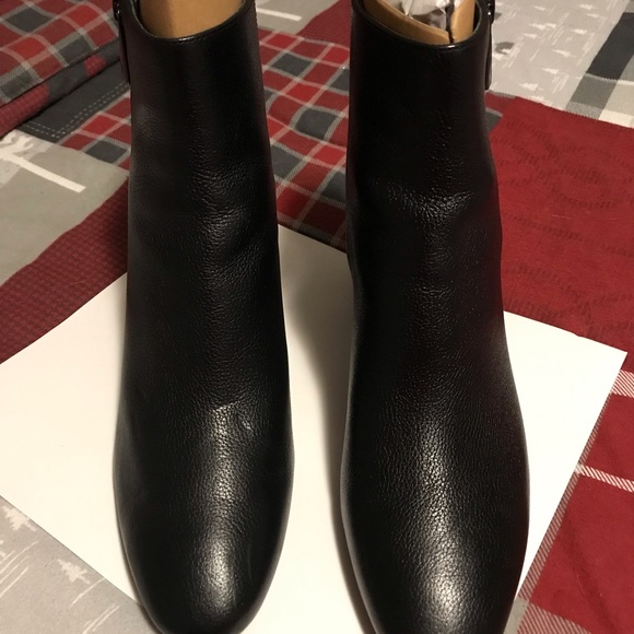 Michael Kors Alane Flex Bootie Leather. - Picture 2 of 11